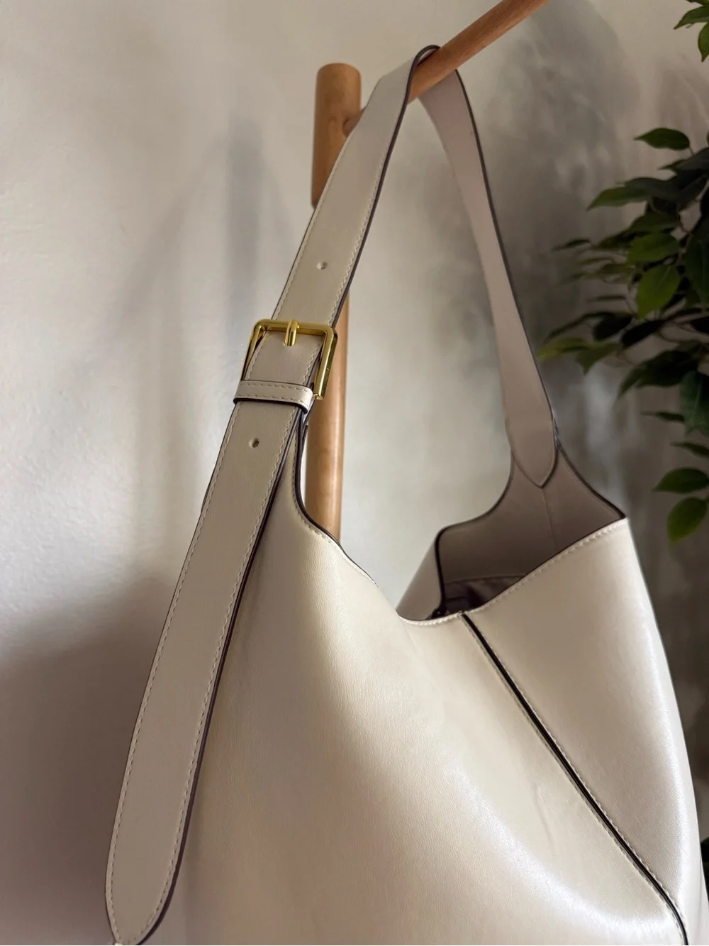 Time and Tru Shively Bucket Handbag in Ivory Beige Vegan Leather OS Brand New